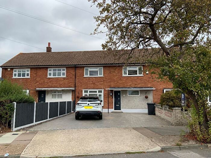 3 Bedroom Terraced House For Sale In Tempest Way, South Hornchurch, Essex, RM13