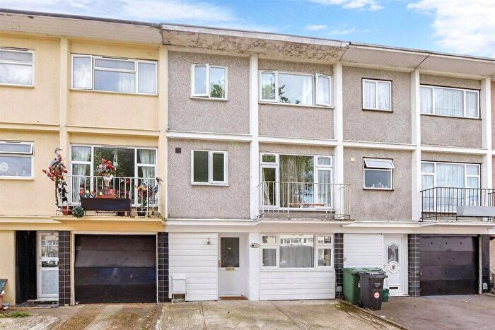 6 Bedroom Terraced House For Sale In Long Riding, Basildon, Essex, SS14