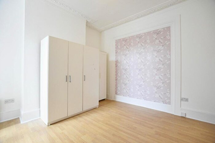 2 Bedroom Flat To Rent In Grove Green Road, Leytonstone, E11