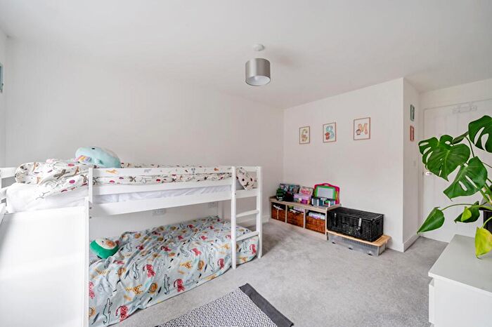 2 Bedroom Coach House For Sale In Sandyfields Lane, Colden Common, SO21