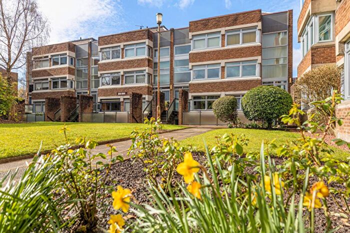 2 Bedroom Apartment For Sale In Dirleton Drive, Shawlands, G41