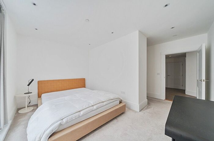 2 Bedroom Flat For Sale In Fellowes Rise, Winchester, Hampshire, SO22