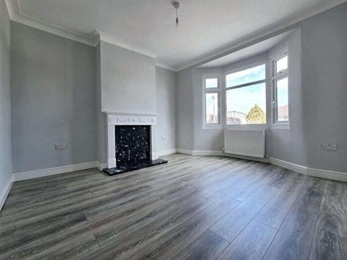 3 Bedroom Apartment To Rent In Felixstowe Road, London, N9