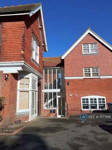 2 Bedroom Flat To Rent In Domneva Heights, Westgate-On-Sea, CT8