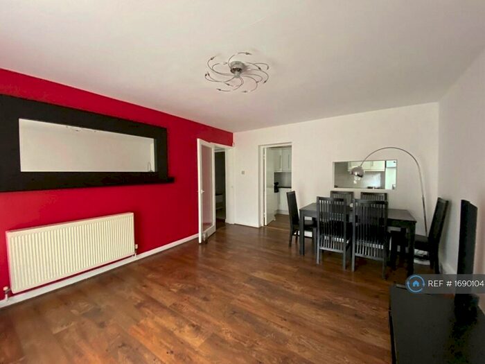 2 Bedroom Flat To Rent In Somerset Road, New Barnet, Barnet, EN5