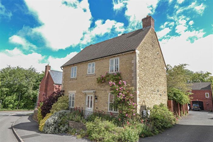 3 Bedroom Detached House For Sale In Downham View, Dursley, GL11