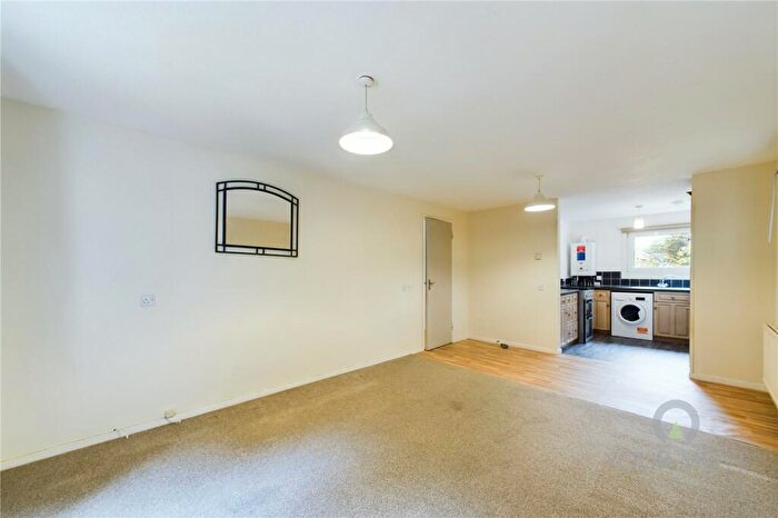 2 Bedroom Flat To Rent In Plantagenet Square, Camp Hill, Northampton, NN4
