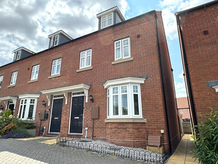 3 Bedroom Town House For Sale In Hall Lane, Drakelow, Burton-on-Trent, DE15
