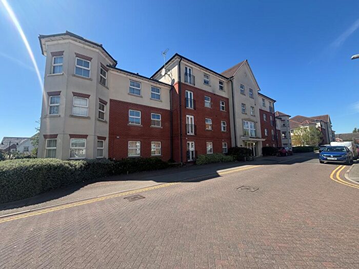 2 Bedroom Flat For Sale In Olsen Rise, Lincoln, LN2