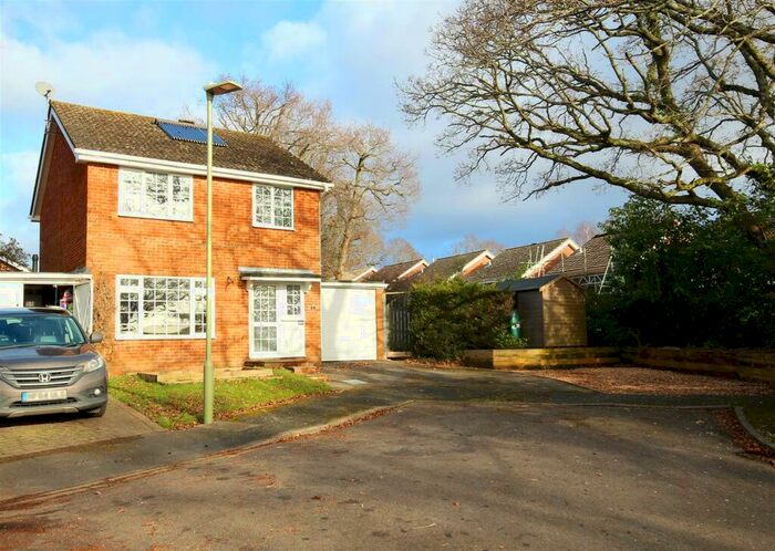 3 Bedroom Detached House To Rent In Stanford Rise, Sway, Lymington, SO41