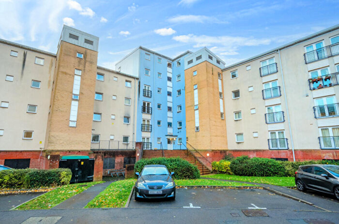 2 Bedroom Flat To Rent In White Star Place, Southampton, Hampshire, SO14