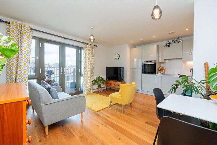 2 Bedroom Flat To Rent In Rope Walk, Bristol, BS1