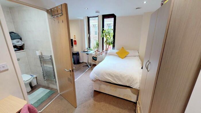 Studio To Rent In Gladstone Building - St. James Row, Sheffield, S1