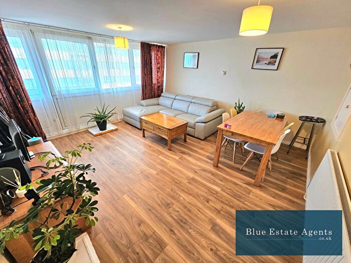 2 Bedroom Flat To Rent In Biscoe Close, Hounslow, TW5