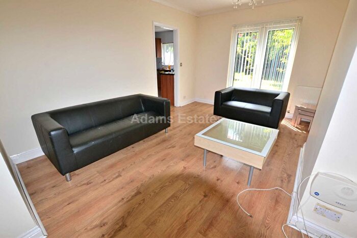 3 Bedroom Semi Detached House To Rent In Sycamore Road, Shinfield, RG2