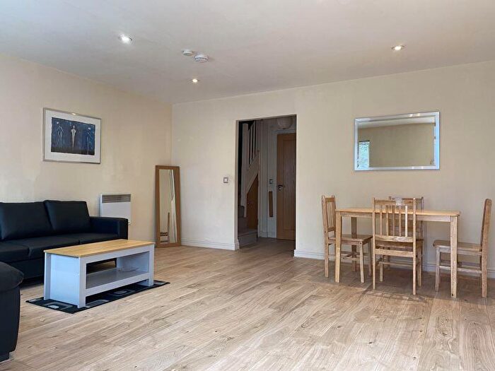2 Bedroom Maisonette For Sale In Onyx Mews, E15