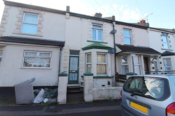 1 Bedroom Flat To Rent In , Barnsole Road, Gillingham, ME7