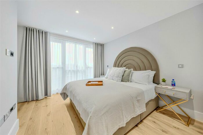 2 Bedroom Apartment To Rent In Baker Street, Marylebone, London, NW1