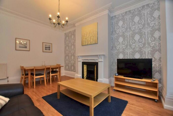 1 Bedroom Flat To Rent In Waverley Road, Southsea, PO5