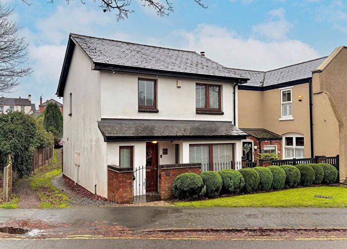 3 Bedroom Detached House For Sale In Sandstone Close, Lower Gornal, DY3