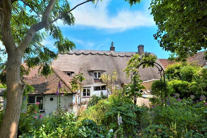 2 Bedroom Country House To Rent In High Street, Haddenham, Buckinghamshire, HP17