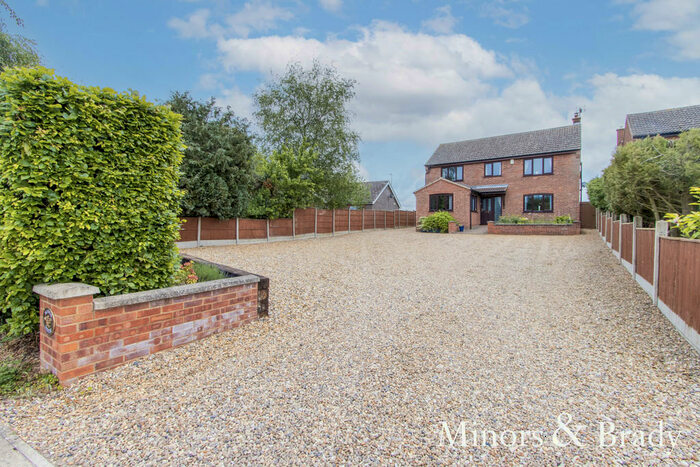 4 Bedroom Detached House For Sale In Shipdham Road, Carbrooke, IP25