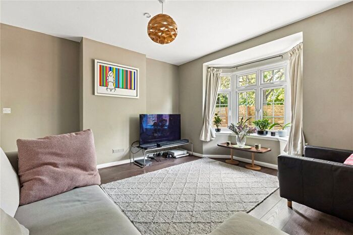 3 Bedroom Flat For Sale In Fountain Road, London, SW17
