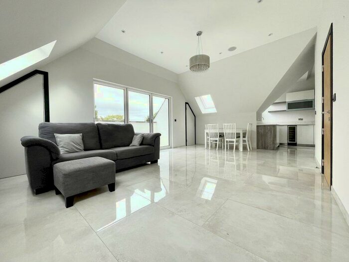 2 Bedroom Flat To Rent In Ambrosia Court, Arkley, EN5