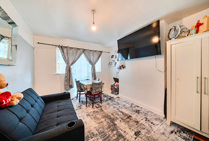 3 Bedroom Terraced House For Sale In Milton Avenue, London, NW9