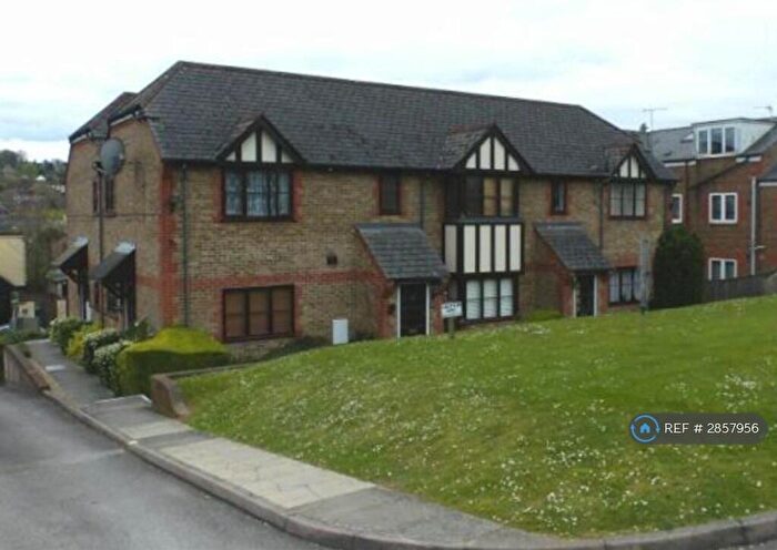 Studio To Rent In Cotswold Court, High Wycombe, HP11