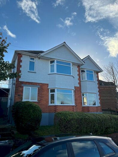 2 Bedroom Flat To Rent In Douglas Road, Poole, BH12