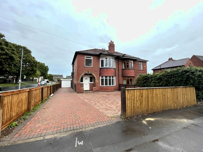 3 Bedroom Semi-Detached House To Rent In Horbury Road, Wakefield, WF2