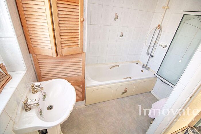 3 Bedroom End Of Terrace House For Sale In Harvington Road, Oldbury, B68
