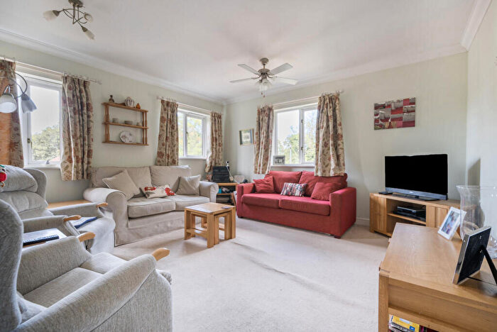 2 Bedroom Apartment For Sale In Silk Lane, Twyford, Reading, Berkshire, RG10