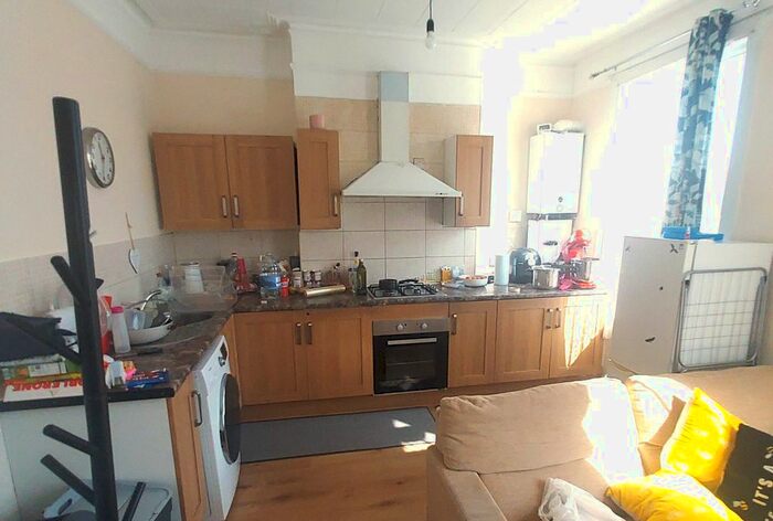 2 Bedroom Flat To Rent In Seaforth Avenue, New Malden, KT3