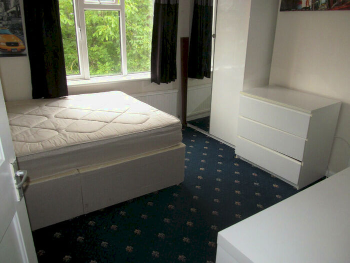 4 Bedroom Semi-Detached House To Rent In Addington Road, Reading, Berkshire, RG1