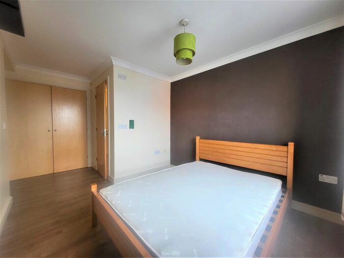 2 Bedroom Flat To Rent In Cleeve Way, Sutton, SM1