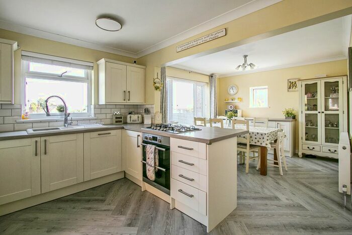 3 Bedroom Detached House For Sale In Wimborne Road, Bournemouth, BH10