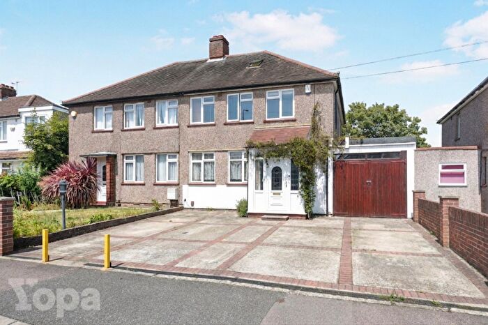 3 Bedroom Semi-Detached House For Sale In Parsonage Manorway, Belvedere, DA17