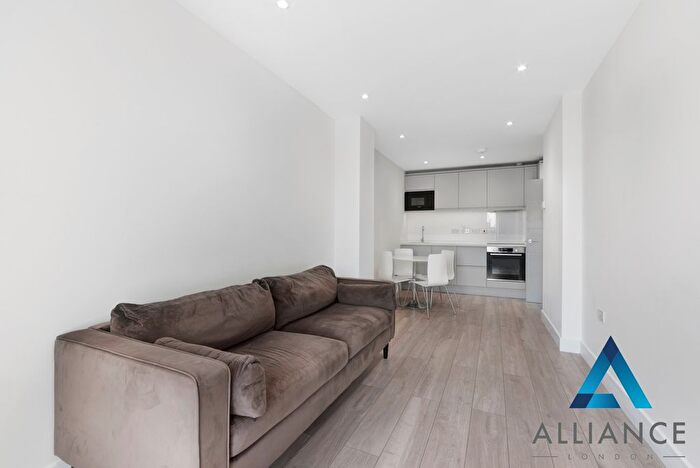1 Bedroom Flat To Rent In New London Road, Chelmsford, Essex, CM2