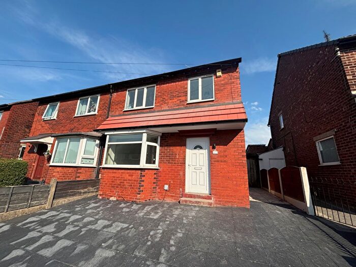4 Bedroom Property To Rent In Churchill Crescent, Stockport, SK5