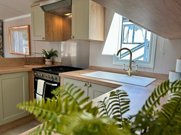 2 Bedroom Mobile/park Home For Sale In Harmby, Leyburn, DL8