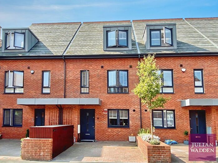 4 Bedroom Detached House For Sale In Pennington Gardens, Cheadle, Stockport, SK8