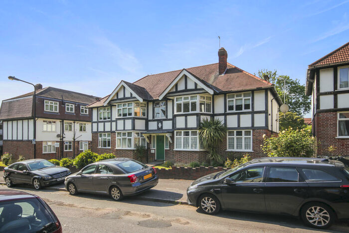 4 Bedroom Flat To Rent In Fernhill Court (). Walthamstow., E17