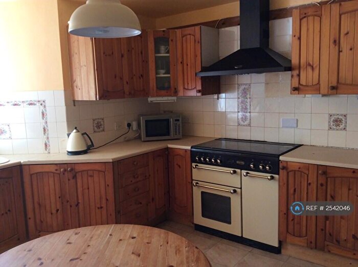 4 Bedroom Terraced House To Rent In Ashwell Road, Bradford, BD9