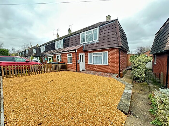3 Bedroom Semi-Detached House To Rent In Brewers Hill Road, Dunstable, Bedfordshire, LU6