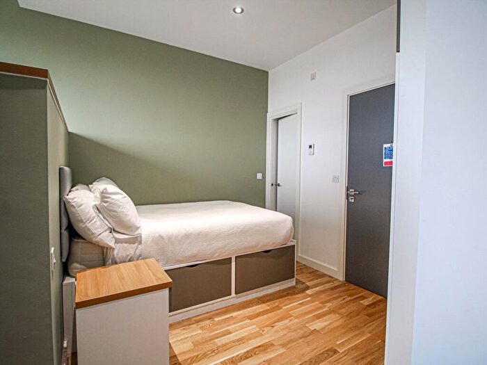 Apartment To Rent In Apt, Q One Residence #, LS2