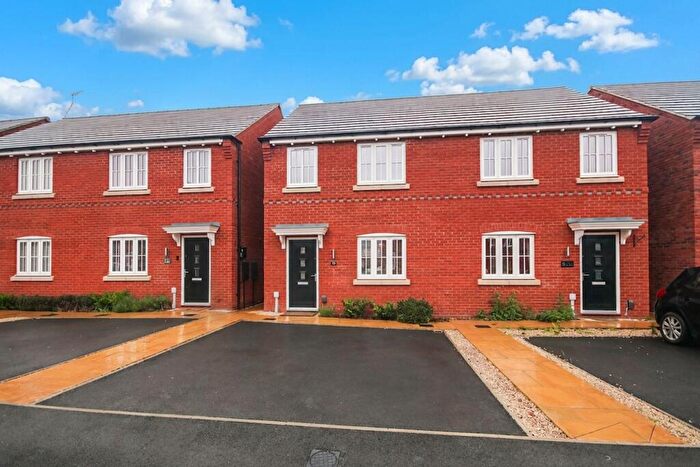 3 Bedroom Semi-Detached House To Rent In Wren Close, Hatton, DE65