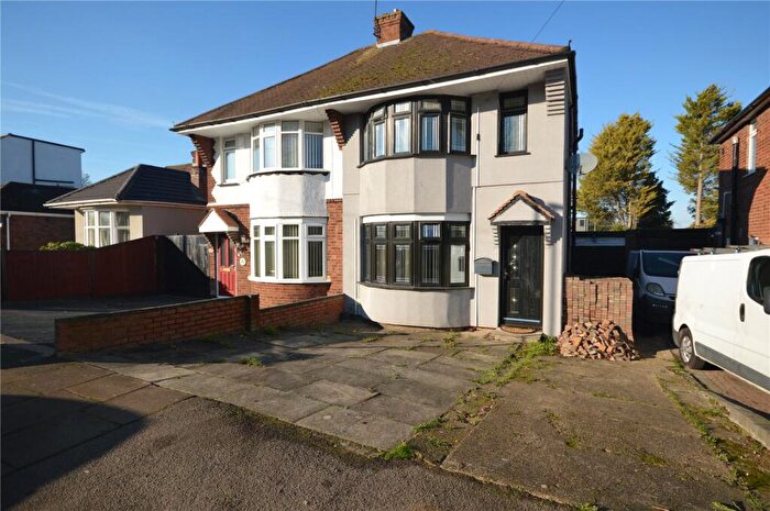 2 Bedroom Semi Detached House For Sale In Roman Road, Luton, Bedfordshire, LU4