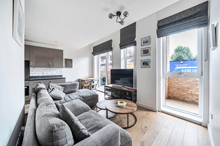 2 Bedroom Maisonette For Sale In Amelia Street, London, SE17